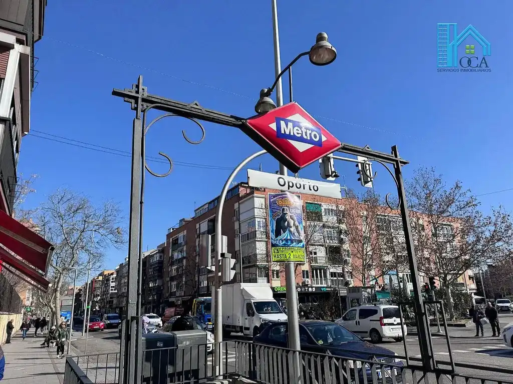 Außenansicht von Garage zum Verkauf in Carabanchel
