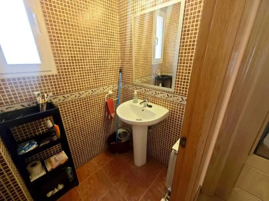 Baño de Casa adosada en venta en Paracuellos de Jiloca con Aire acondicionado, Calefacción y Jardín privado