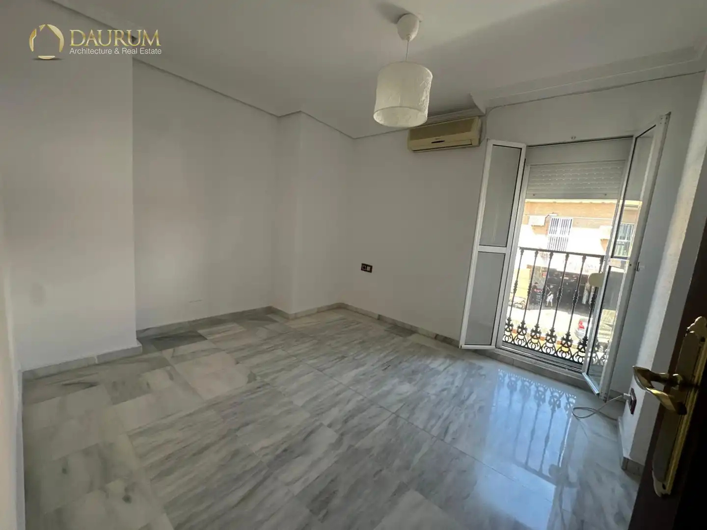 Dormitori de Casa adosada en venda en Sevilla amb Aire condicionat, Calefacció i Terrassa