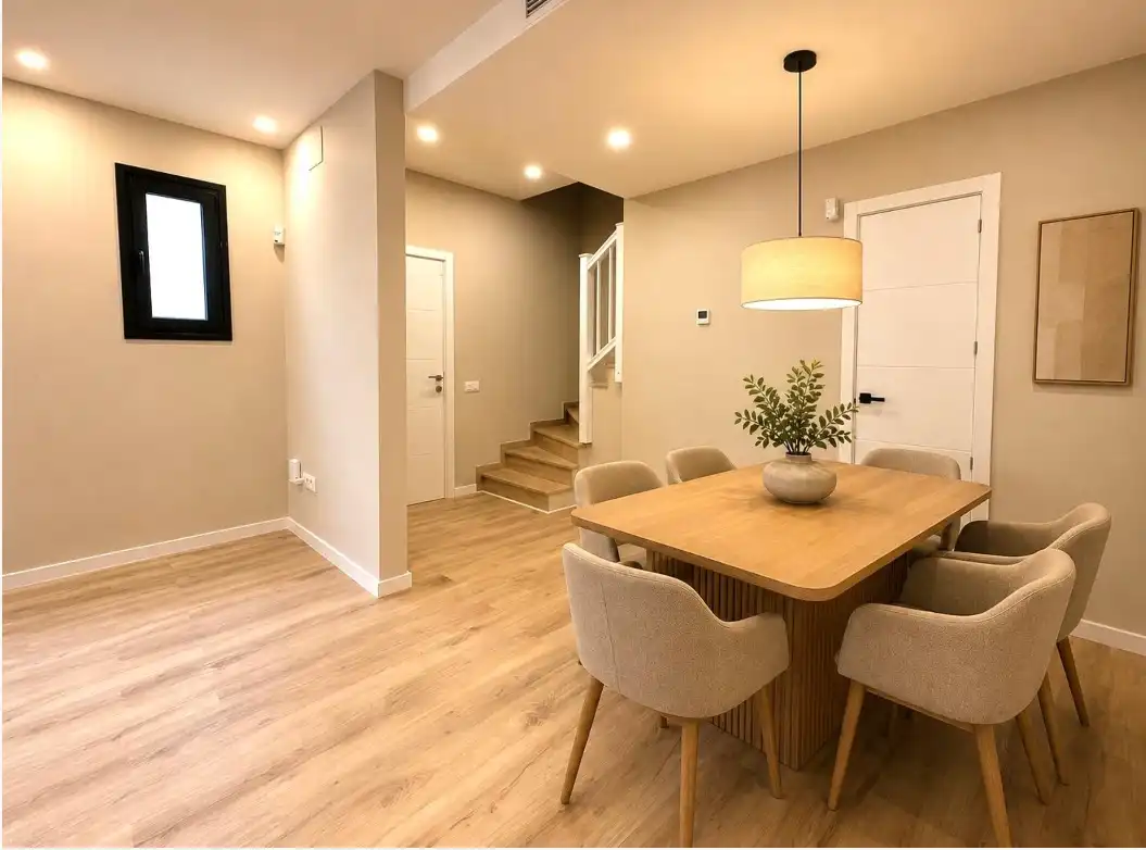 Comedor de Casa adosada en venta en Vilanova i la Geltrú con Aire acondicionado, Terraza y Horno