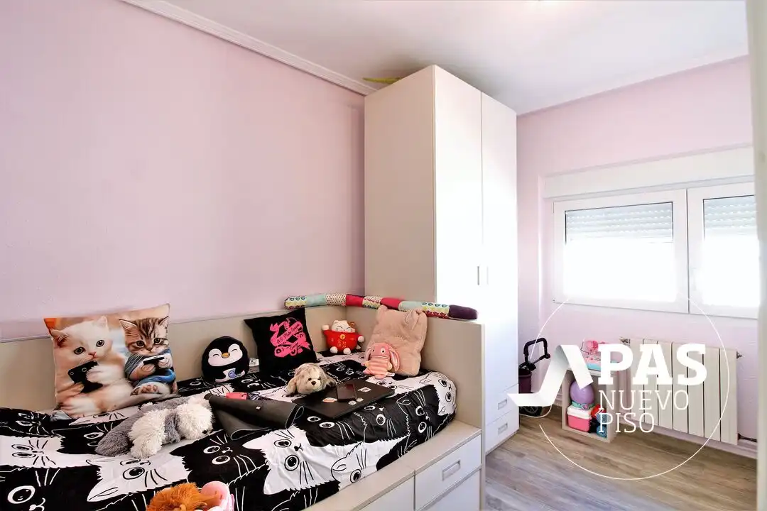 Bedroom of Flat for sale in Dos Hermanas  with Heating