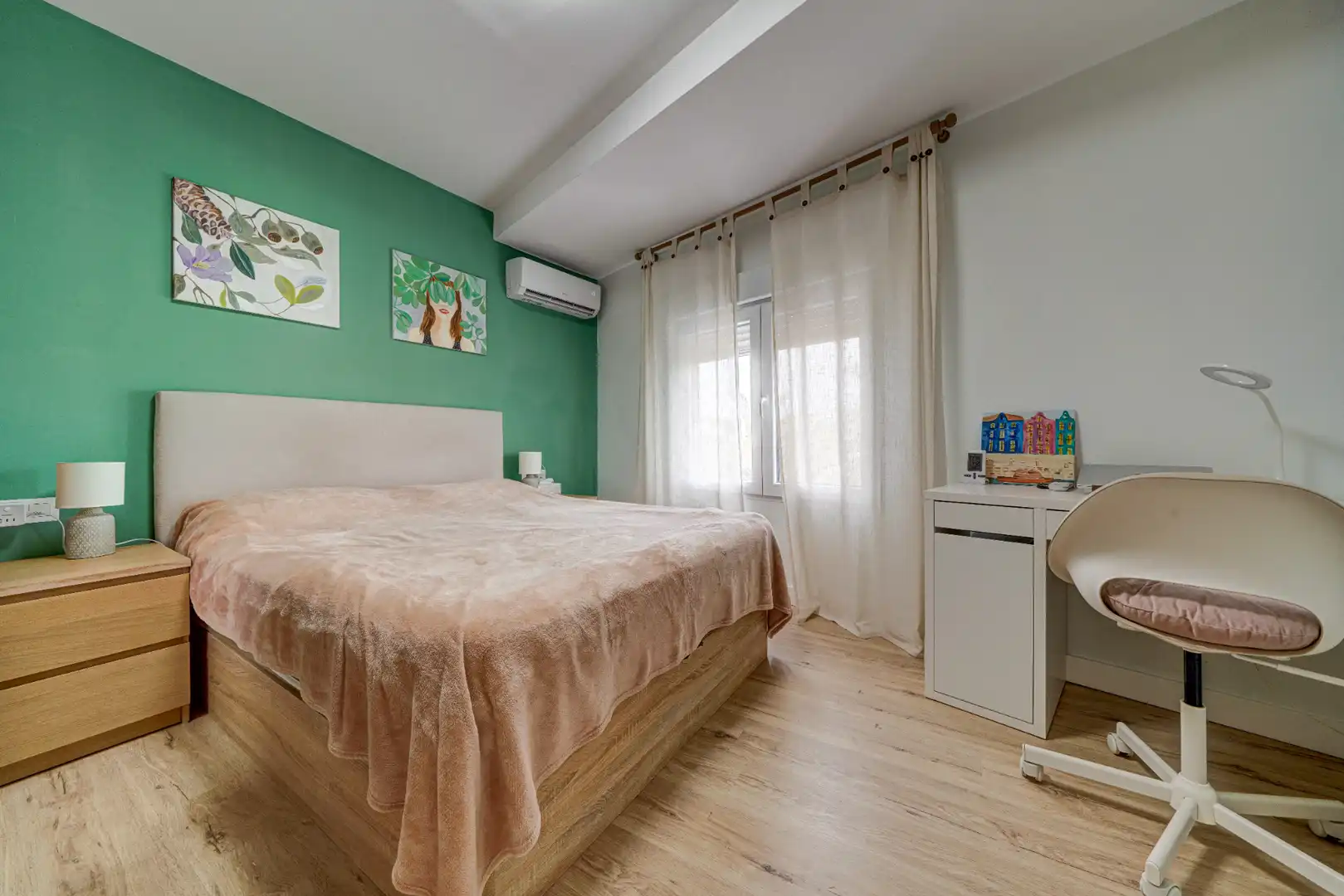 Habitación de Piso en venta en Paterna con Aire acondicionado, Parquet y Horno