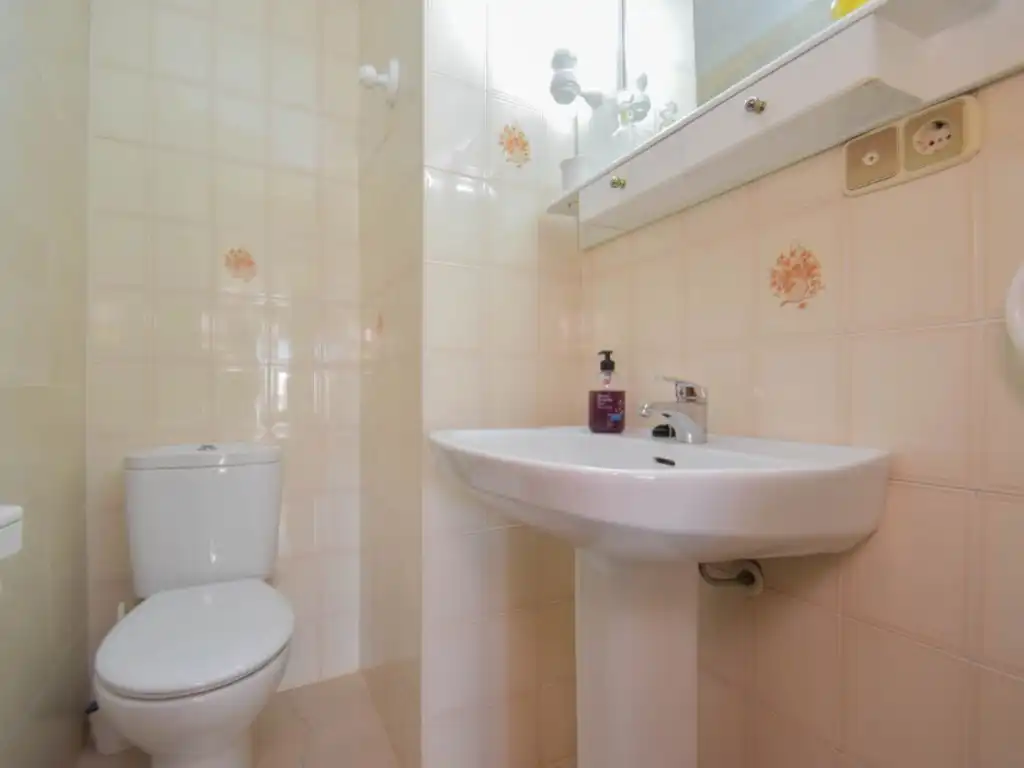 Bathroom of Flat for sale in Granada  with Heating