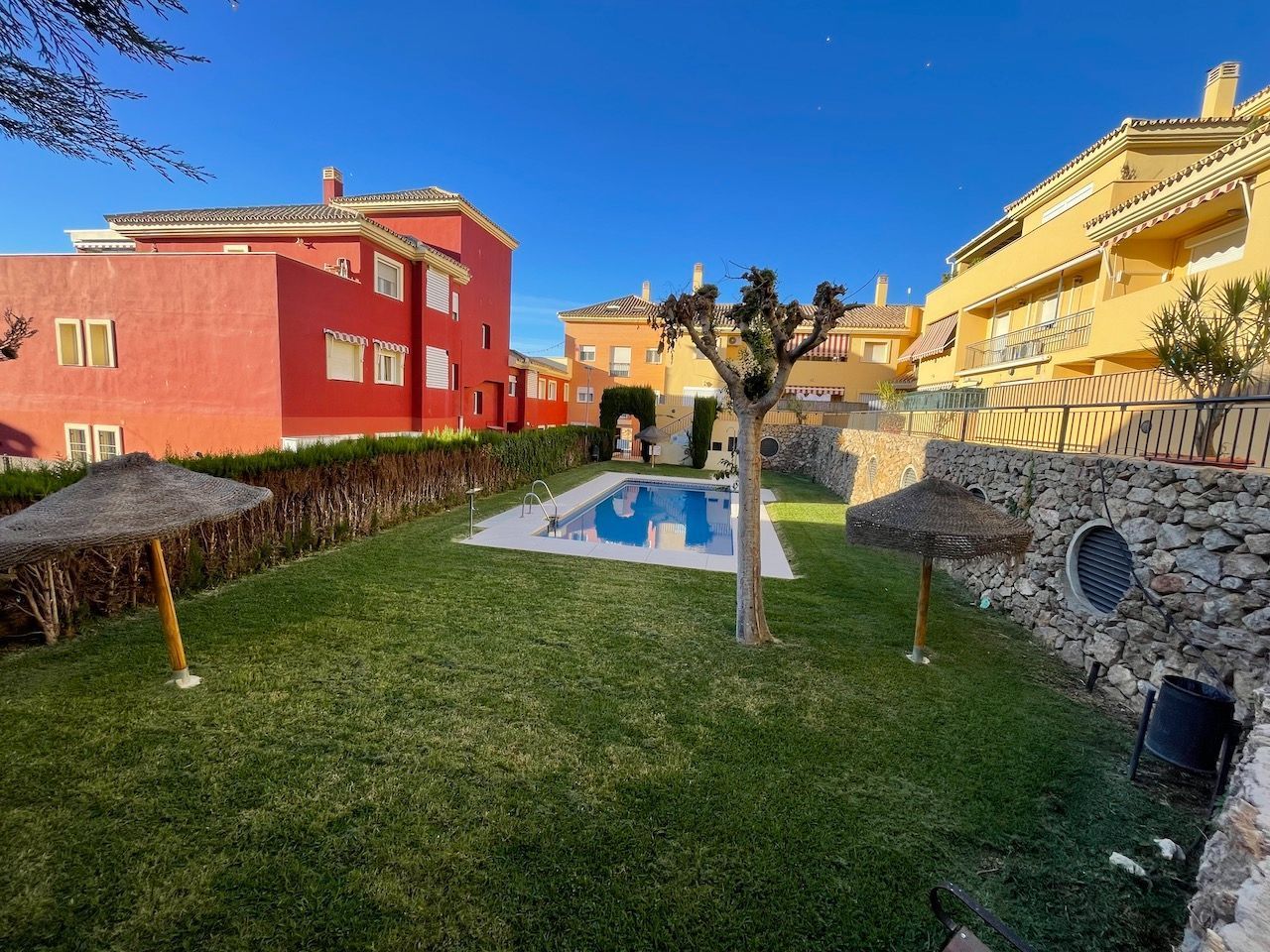 Jardí de Pis de lloguer en Vélez-Málaga amb Aire condicionat, Terrassa i Moblat