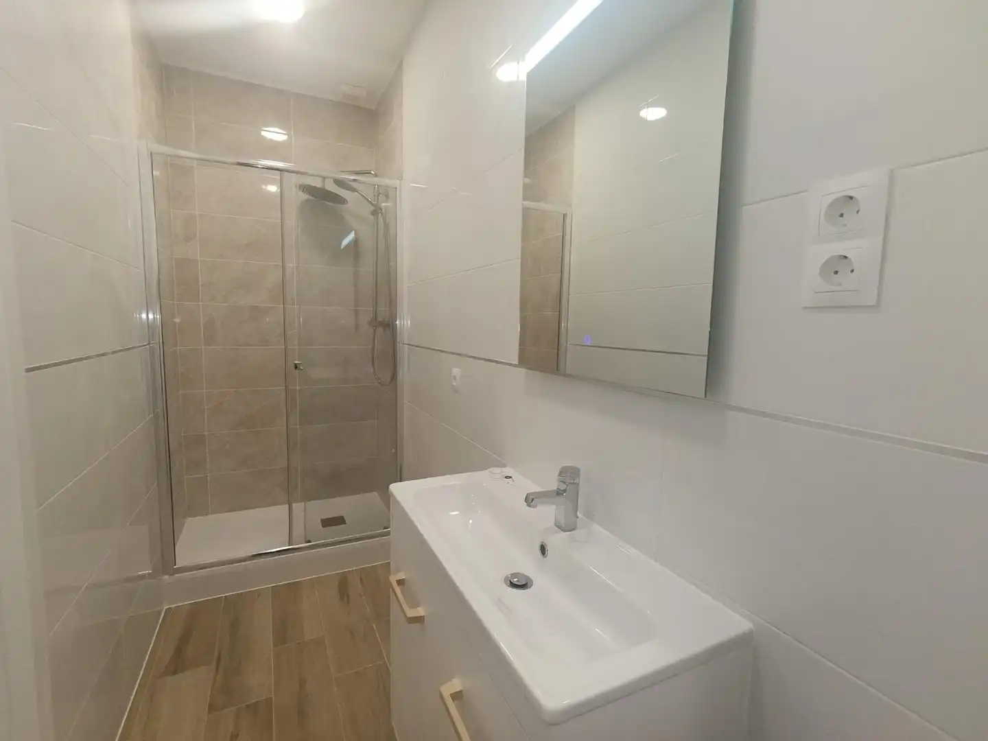 Baño de Piso de alquiler en El Molar (Madrid) con Aire acondicionado y Calefacción