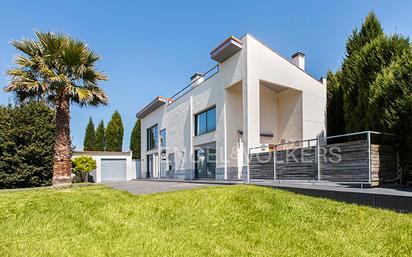 Vista exterior de Casa o xalet en venda en Siero amb Aire condicionat, Calefacció i Jardí privat