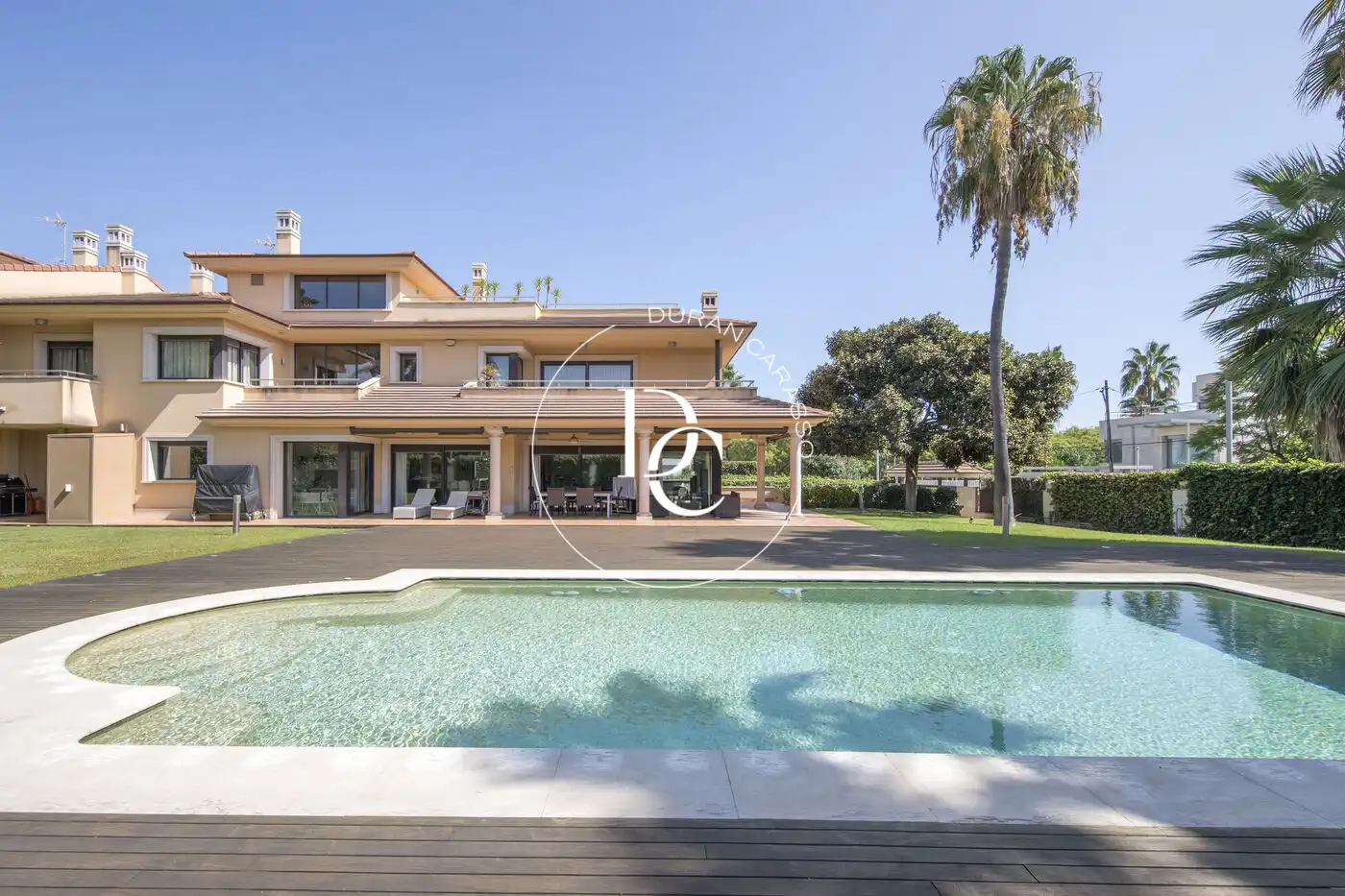 Vista exterior de Casa o xalet de lloguer en Sitges amb Aire condicionat, Calefacció i Jardí privat