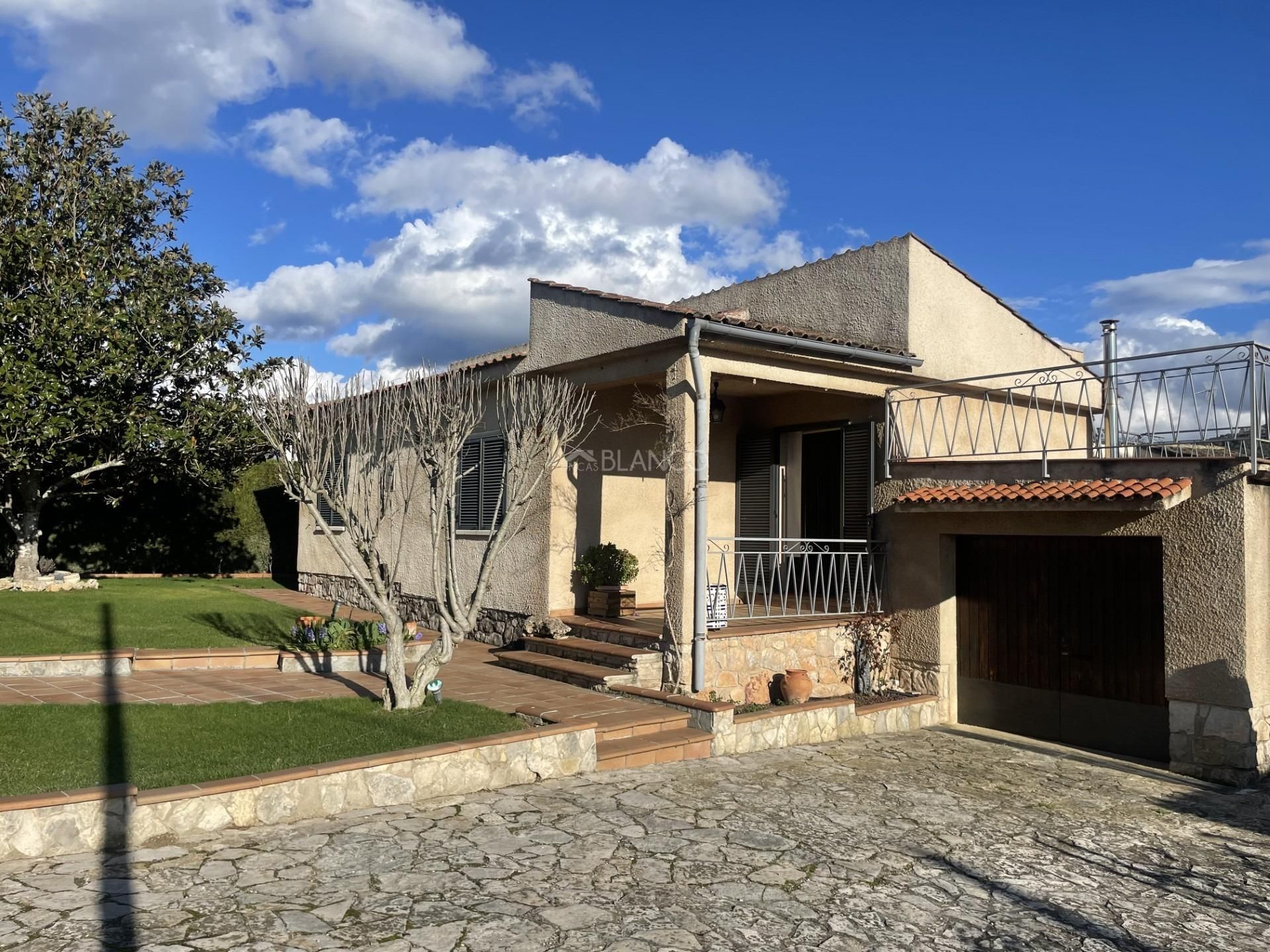 House or chalet for sale in La Llacuna