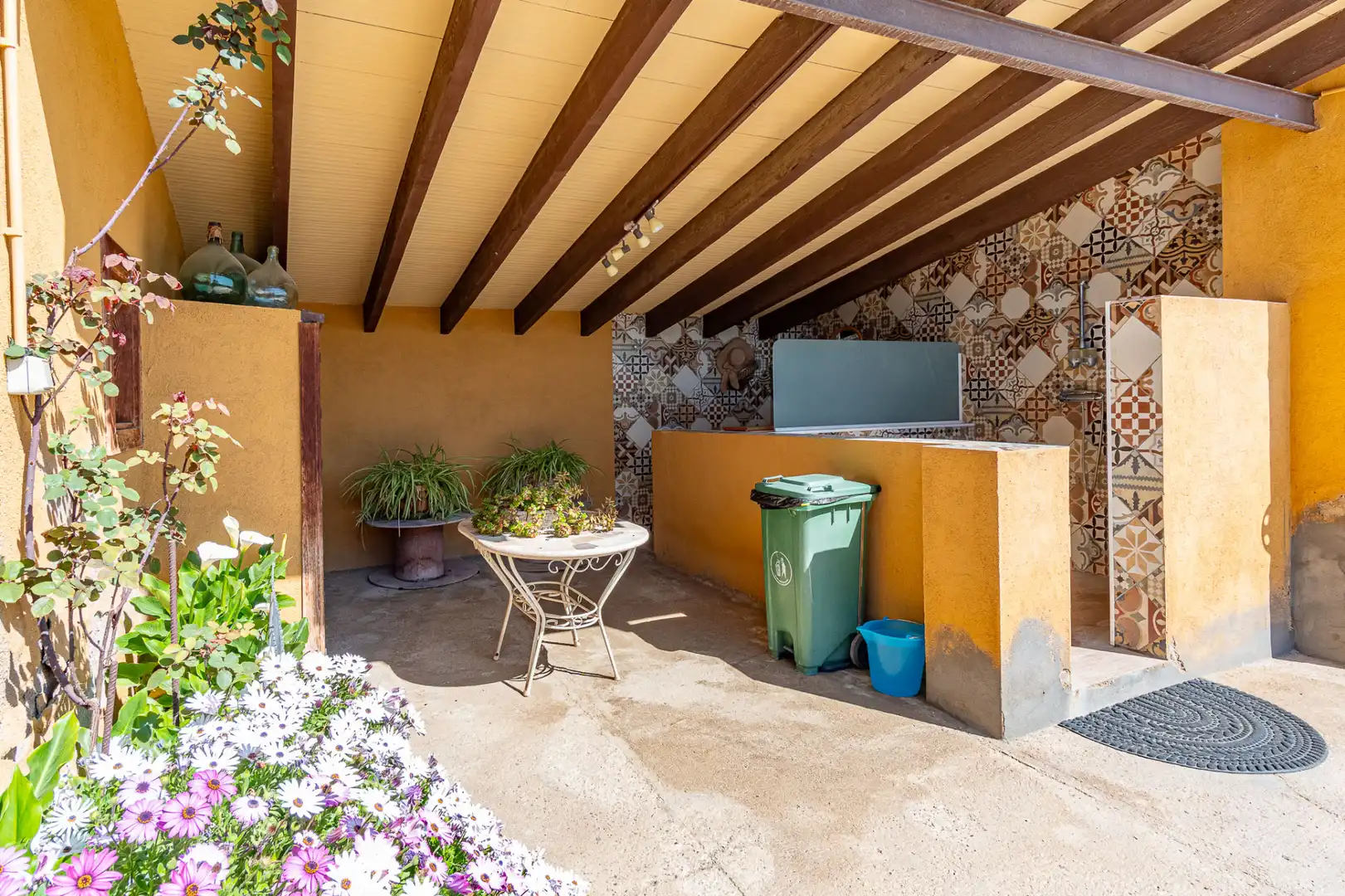 Terraza de Casa o chalet en venta en Verges con Aire acondicionado, Jardín privado y Piscina