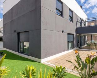 Exterior view of Flat for sale in  Sevilla Capital  with Air Conditioner, Heating and Private garden