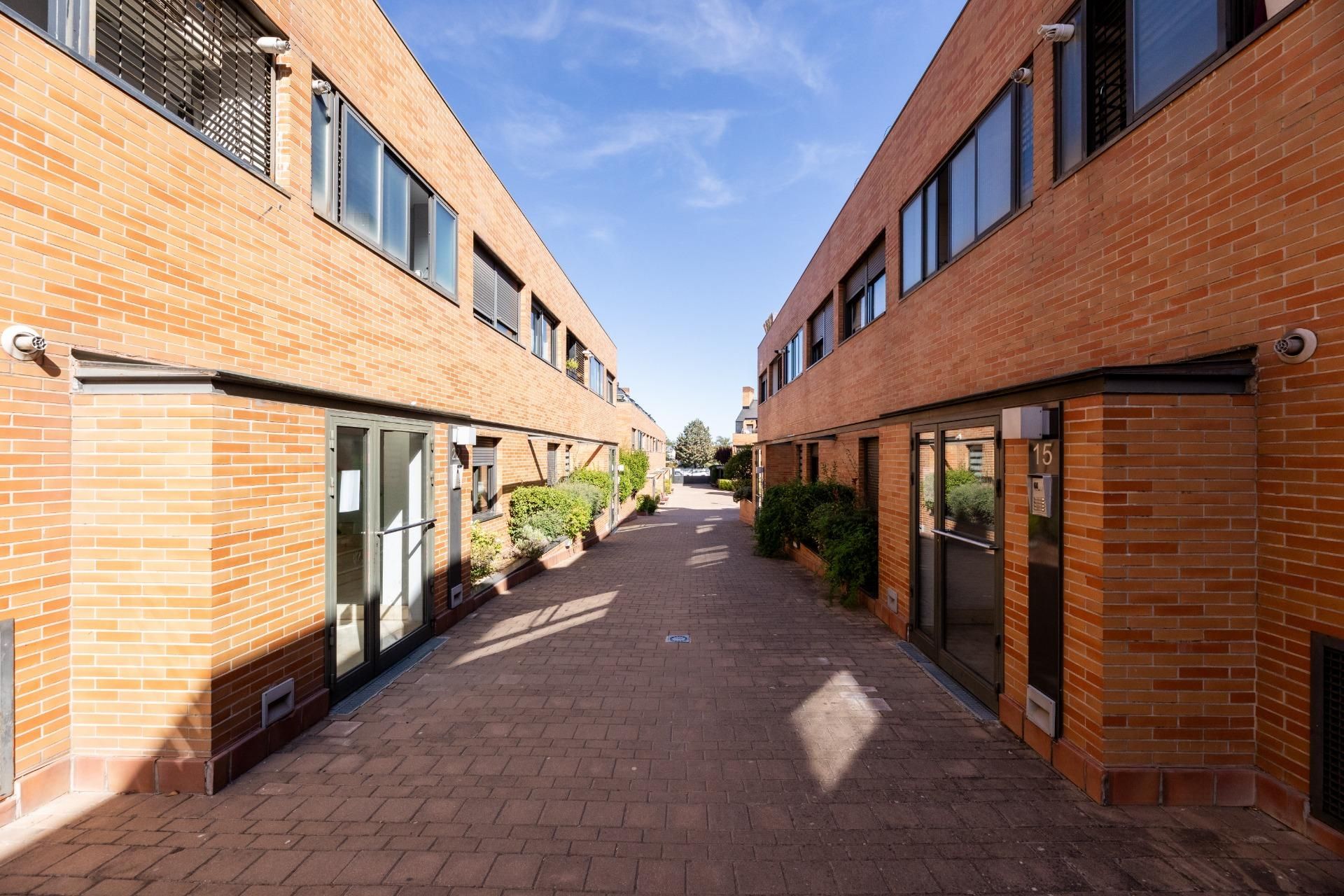 Vista exterior de Planta baixa en venda en Torrelodones amb Aire condicionat, Calefacció i Jardí privat