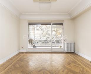 Dormitori de Apartament en venda en  Madrid Capital amb Aire condicionat, Calefacció i Parquet