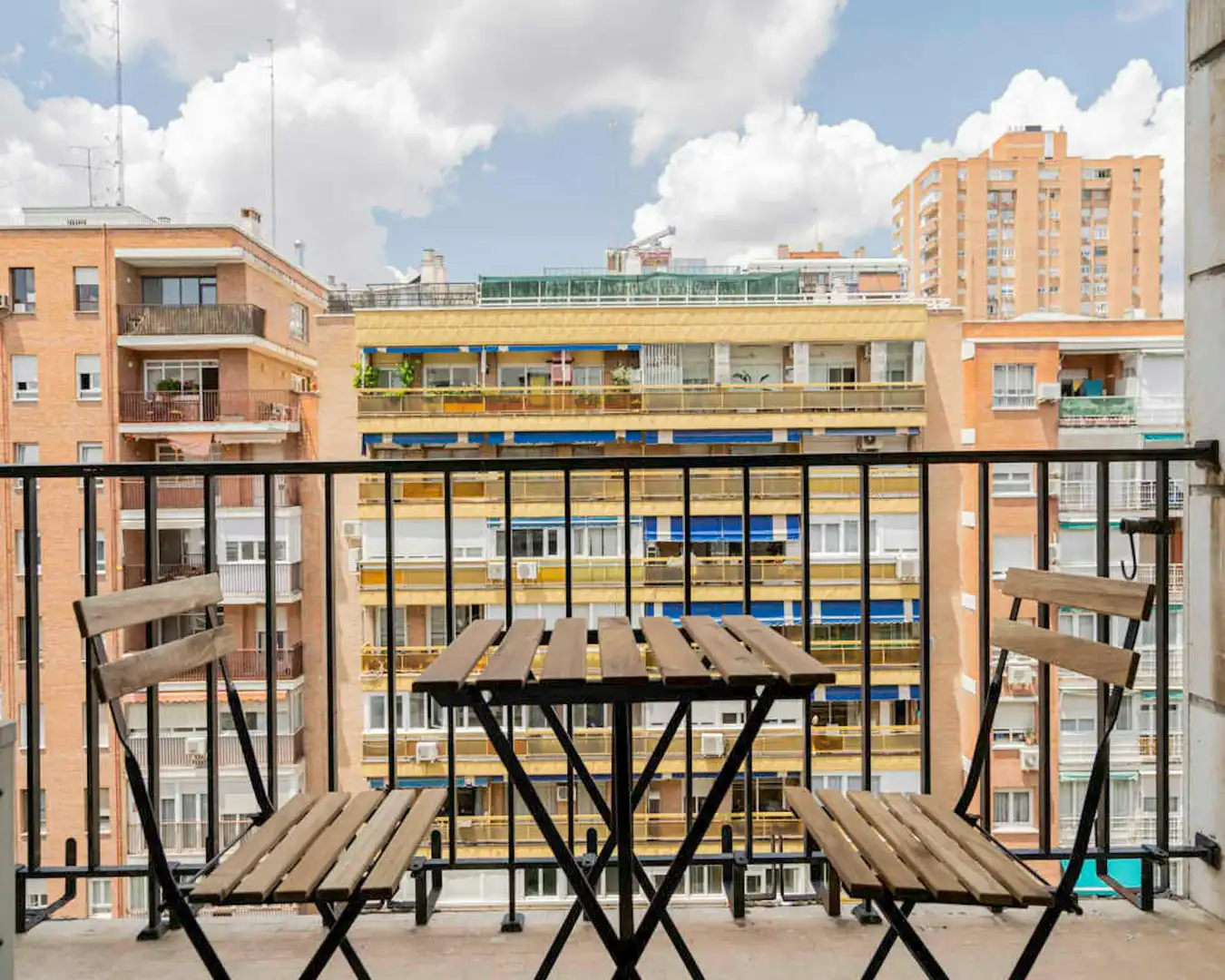 Terrassa de Pis per a compartir en Madrid amb Rentadora i Internet