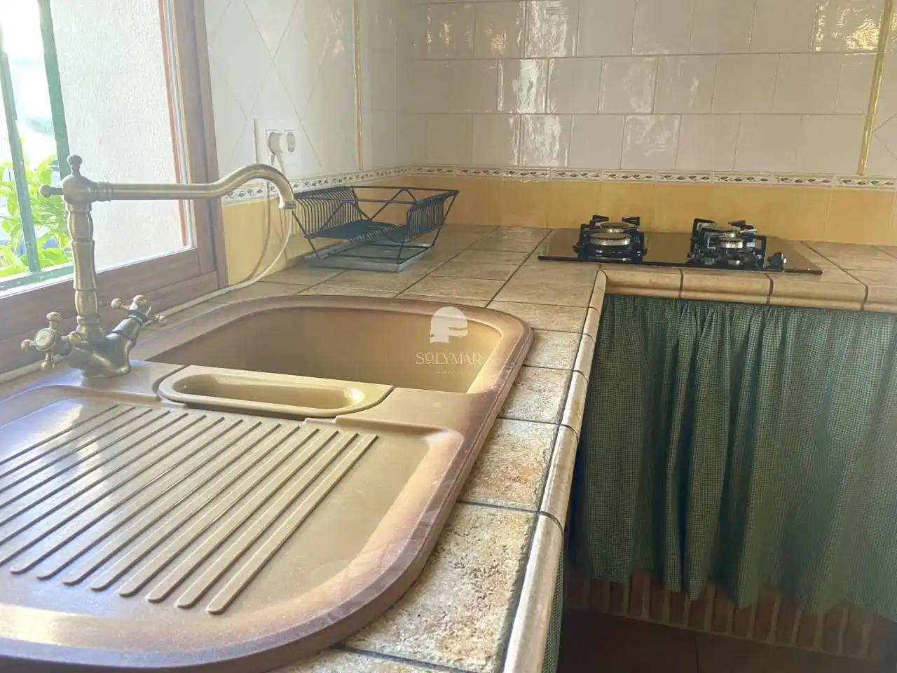 Cuina de Finca rústica de lloguer en Árchez amb Aire condicionat i Piscina