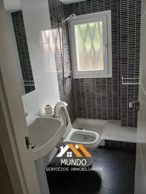 Baño de Casa o chalet de alquiler en Paterna con Aire acondicionado, Calefacción y Jardín privado