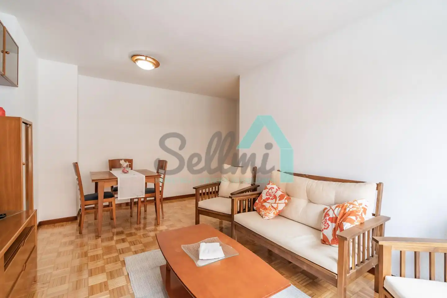 Sala de estar de Piso de alquiler en Oviedo  con Calefacción, Parquet y Terraza