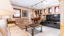 Living room of House or chalet for sale in Villaviciosa de Odón  with Air Conditioner, Heating and Private garden