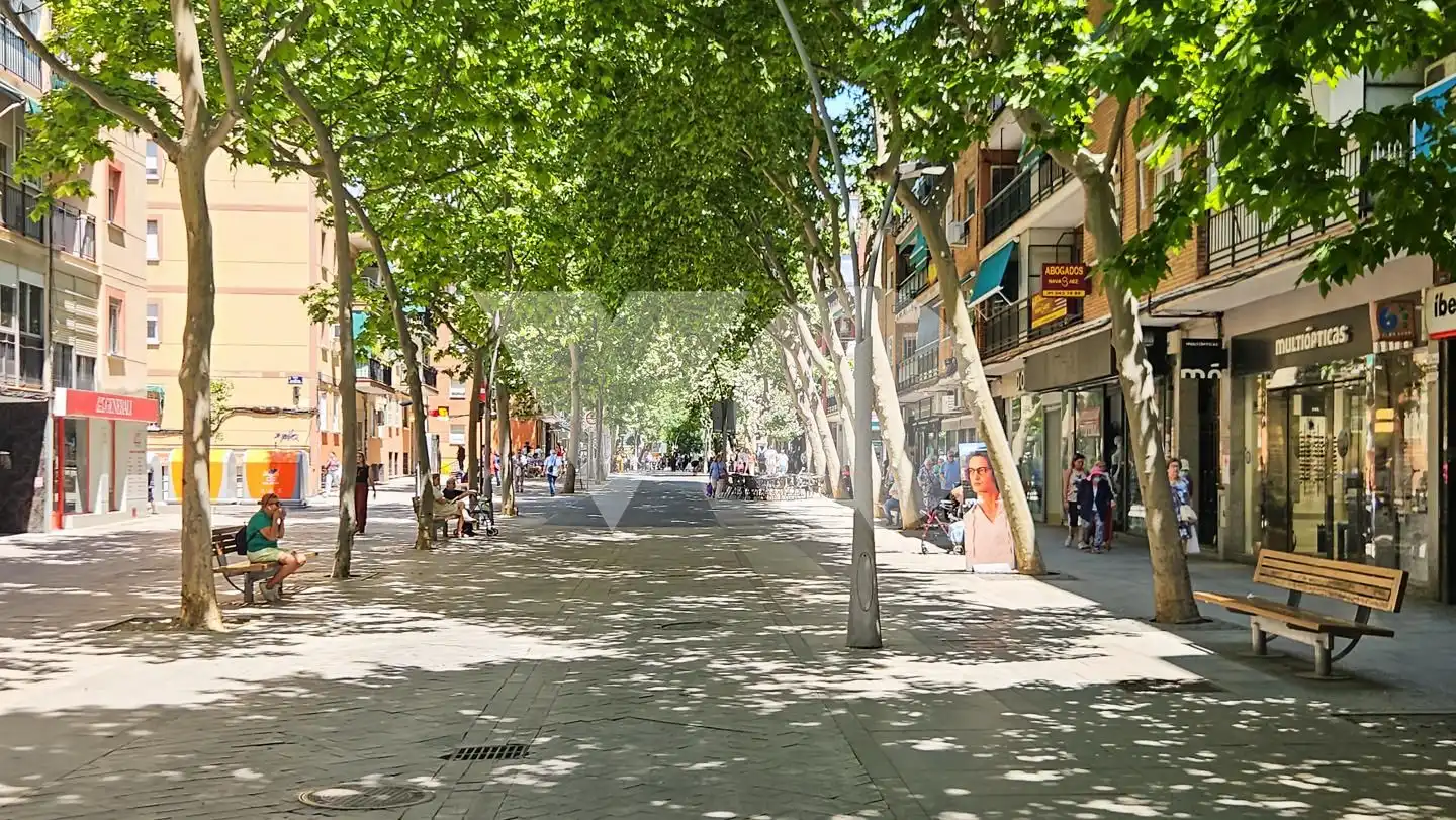 Vista exterior de Local en venda en Alcorcón