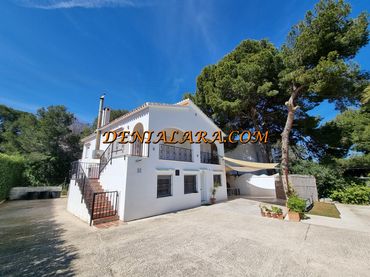 Haus mit Balkon zum Verkauf in Las Rotas / Les Rotes