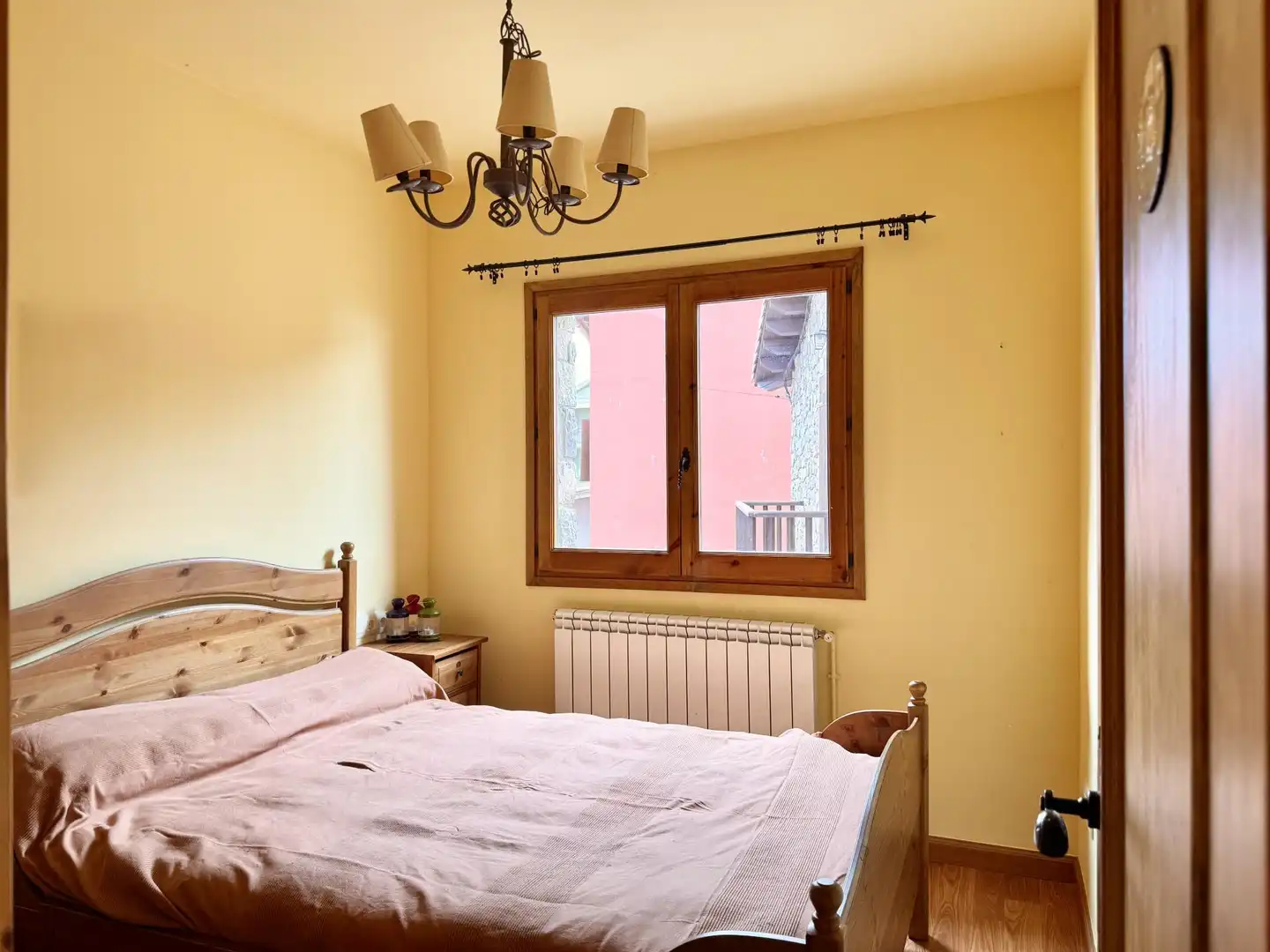 Habitación de Casa o chalet en venta en Castellar de n'Hug con Calefacción, Terraza y Amueblado
