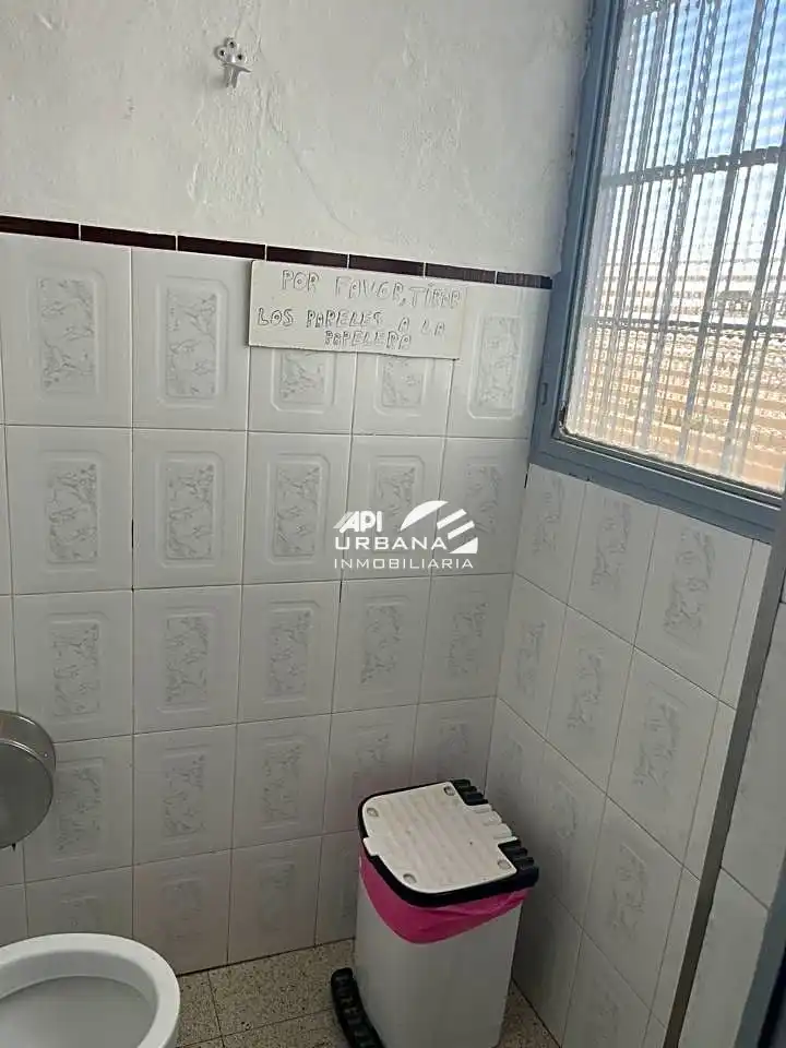 Baño de Nave industrial en venta en Lucena