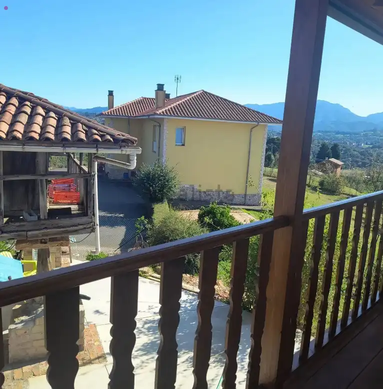 Terrassa de Casa o xalet en venda en Oviedo  amb Aire condicionat, Calefacció i Jardí privat