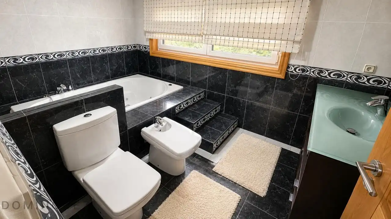 Baño de Casa o chalet en venta en Vigo  con Calefacción, Jardín privado y Parquet