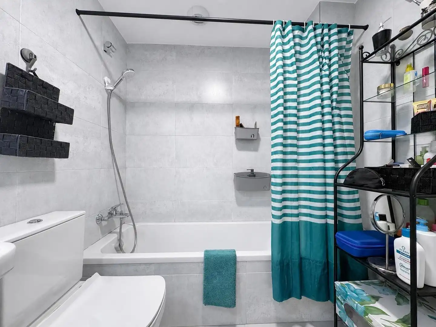 Badezimmer von Wohnung zum Verkauf in Santa Cruz de Bezana mit Heizung und Möbliert