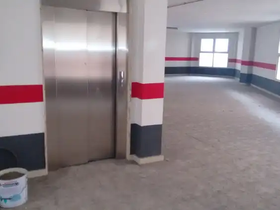 Einzelparkplatz mit Aufzug zum Verkauf in Calle Azafranal 27, imagen 9