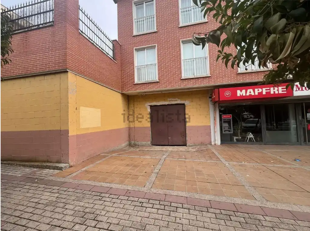 Vista exterior de Local de lloguer en Ávila
