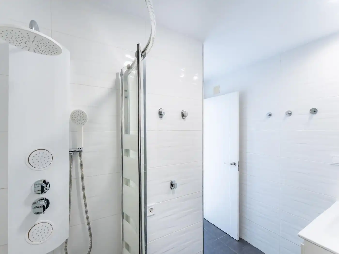 Bathroom of Apartments for sale in Benalmádena  with Air Conditioner, Furnished and Internet