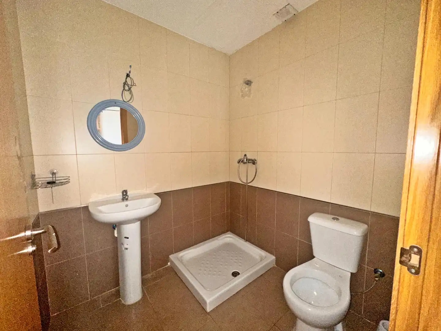 Badezimmer von Einfamilien-Reihenhaus zum Verkauf in Cabezamesada mit Heizung, Privatgarten und Terrasse