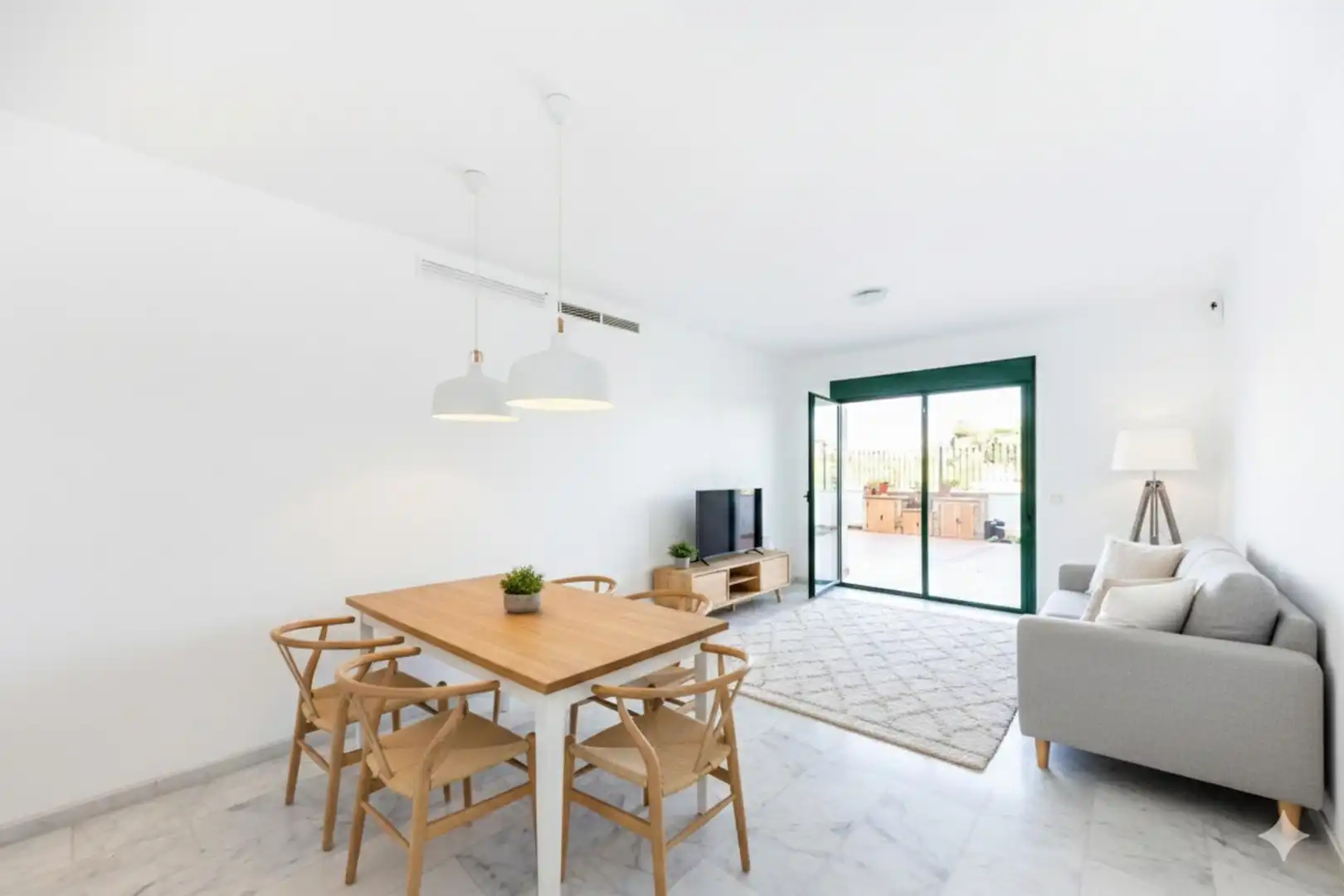 Sala de estar de Planta baja en venta en Fuengirola con Aire acondicionado, Calefacción y Jardín privado