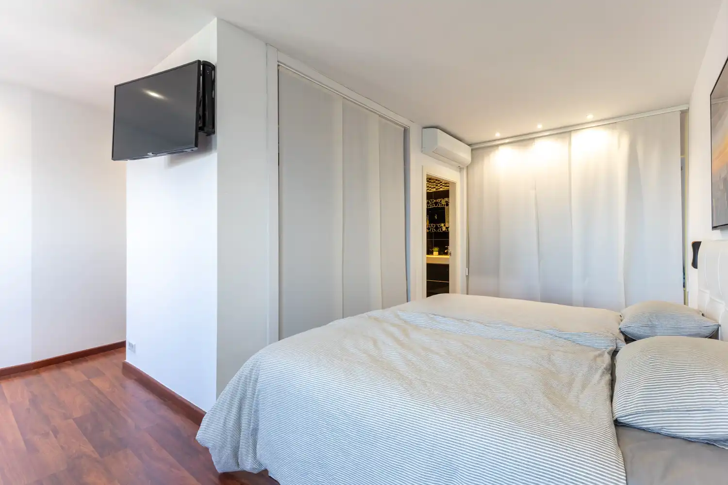 Bedroom of Attic for rent in Valencia  with Air Conditioner, Heating and Parquet flooring