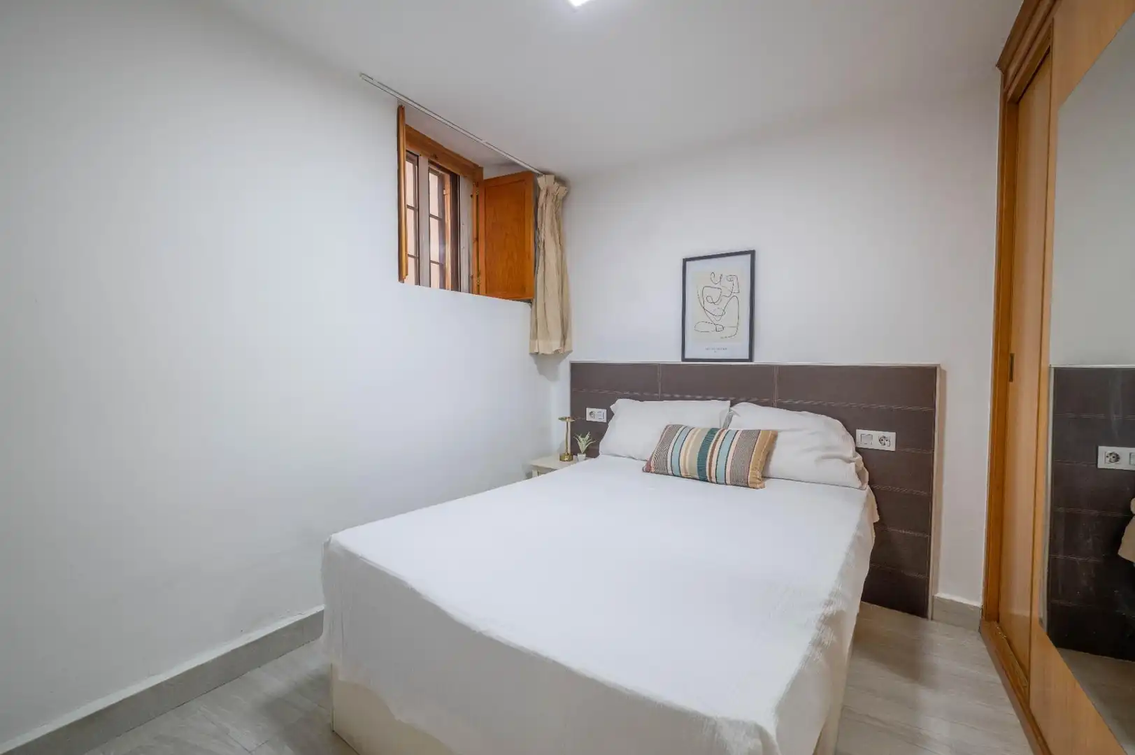 Bedroom of Apartments for sale in Granada  with Furnished