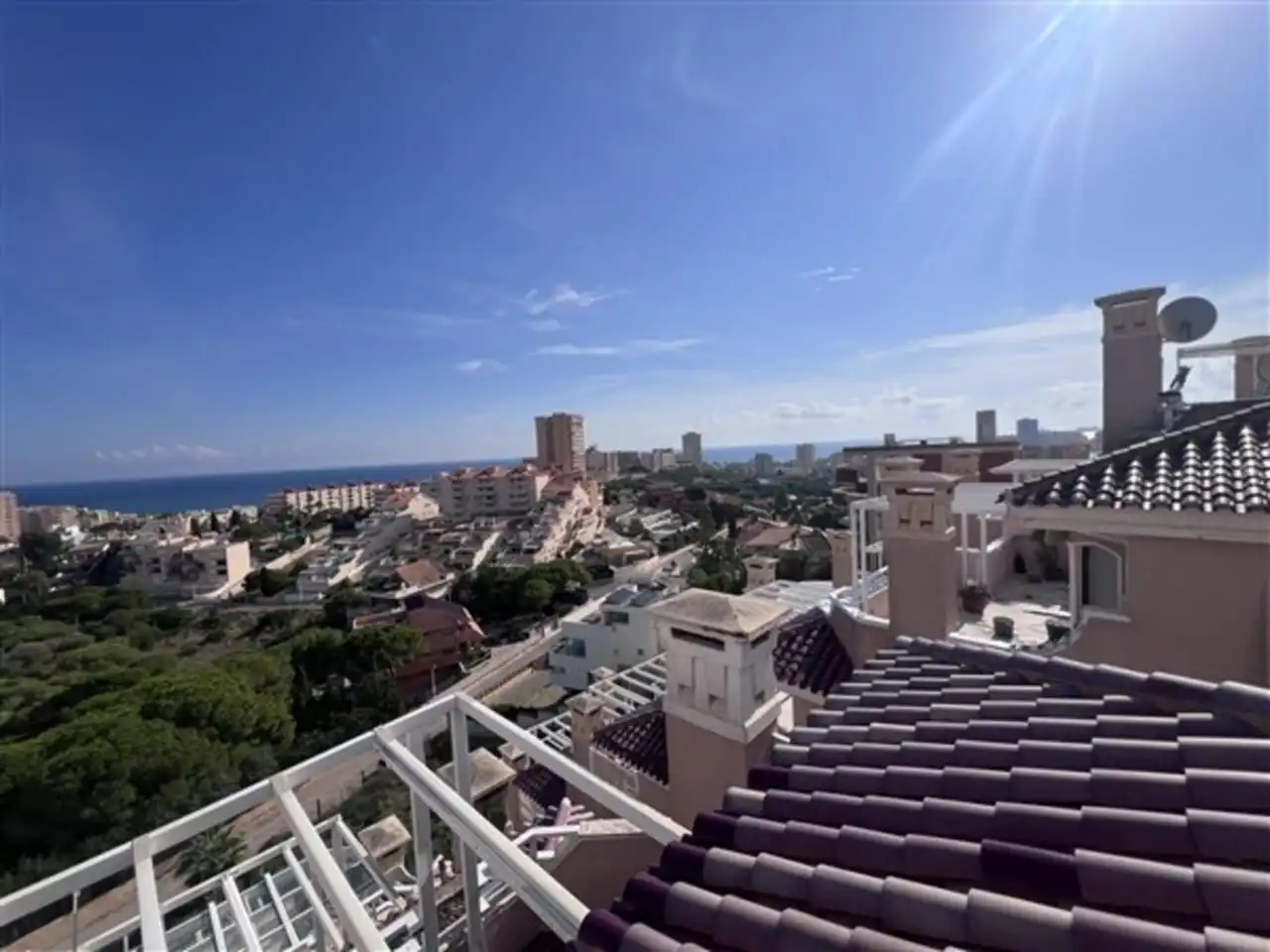 Vista exterior de Dúplex en venda en La Manga del Mar Menor amb Aire condicionat, Terrassa i Moblat