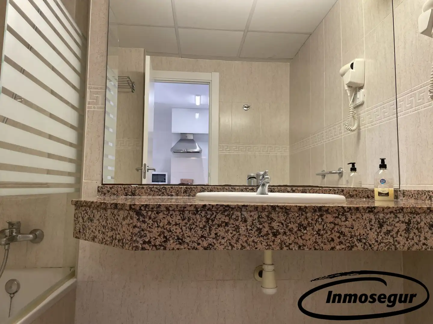Baño de Apartamento en venta en Salou con Aire acondicionado, Calefacción y Amueblado