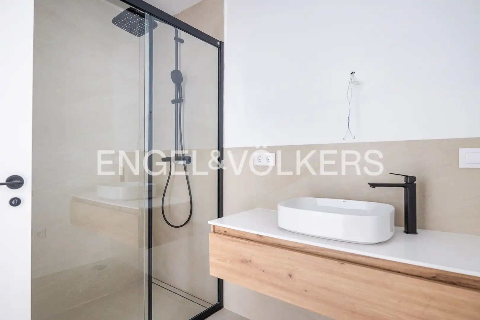 Baño de Piso en venta en Sevilla con Aire acondicionado, Calefacción y Piscina