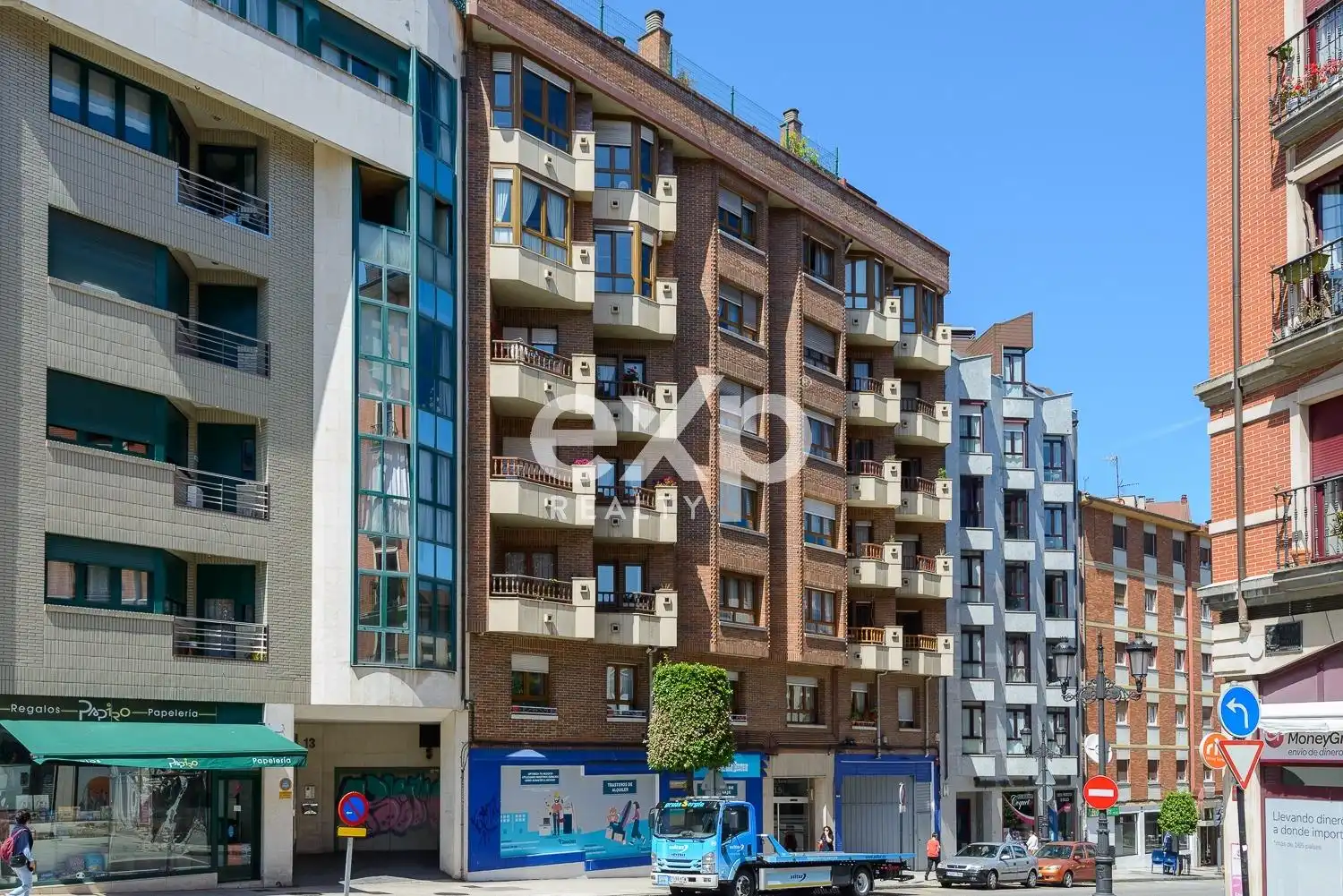 Vista exterior de Piso en venta en Oviedo  con Calefacción y Amueblado