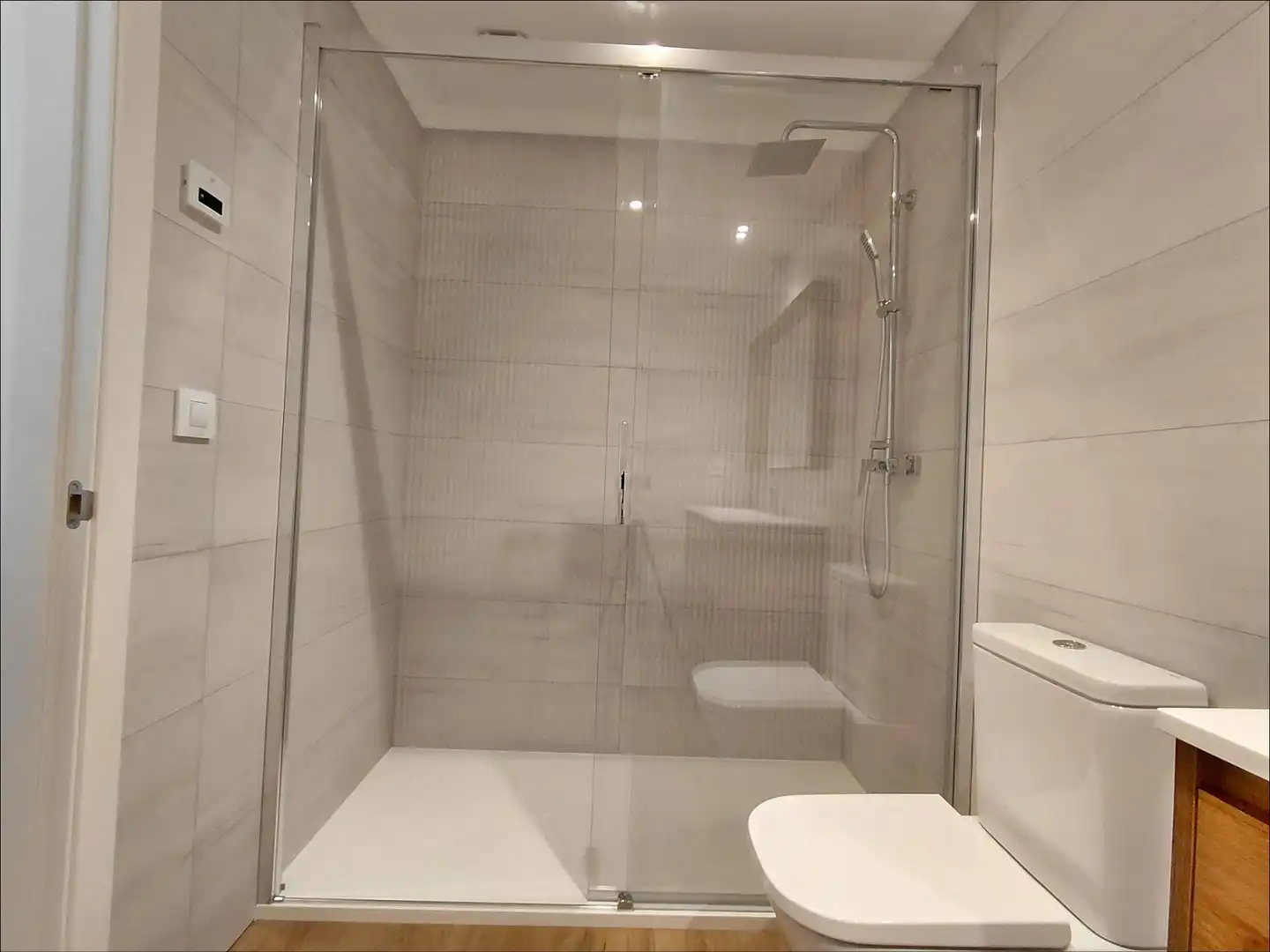 Badezimmer von Erdgeschoss zum Verkauf in Sanxenxo mit Heizung, Terrasse und Möbliert
