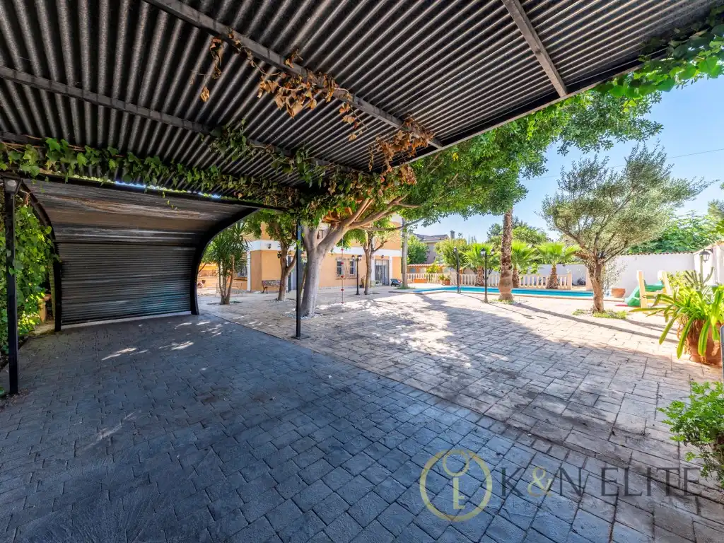 Vista exterior de Casa o xalet en venda en Mutxamel amb Aire condicionat, Jardí privat i Terrassa