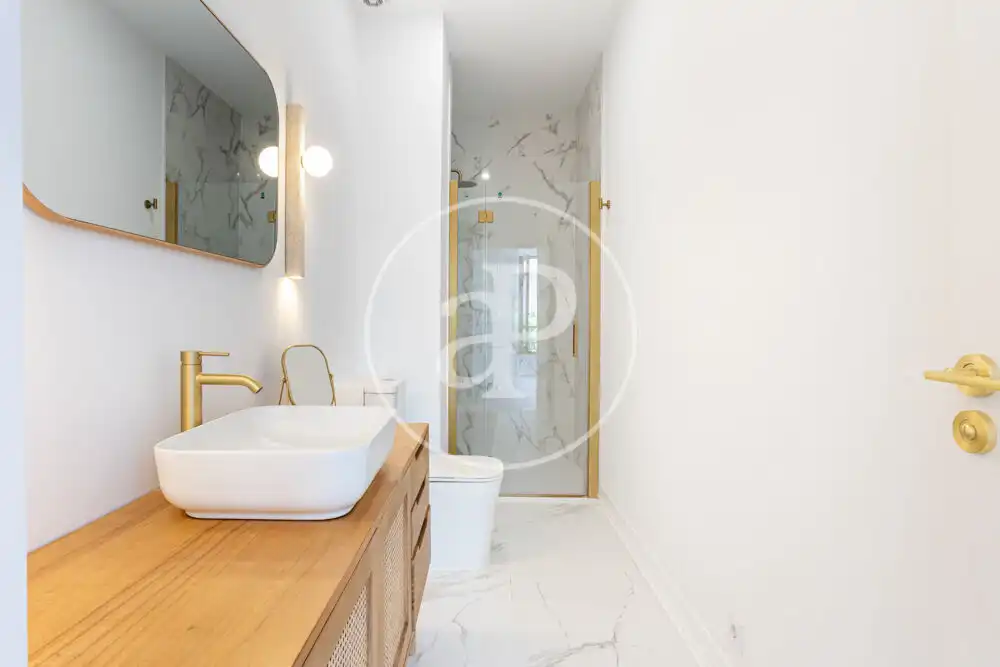 Badezimmer von Wohnung zum Verkauf in Valencia mit Klimaanlage und Heizung