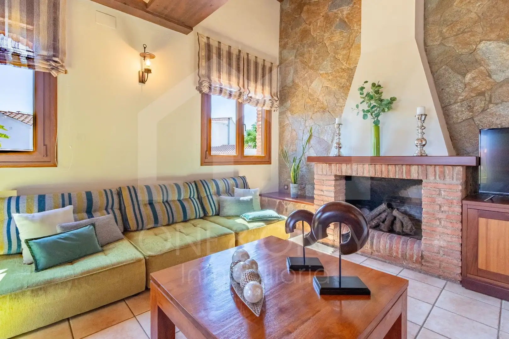 Sala d'estar de Casa o xalet en venda en Mont-roig del Camp amb Aire condicionat, Calefacció i Jardí privat