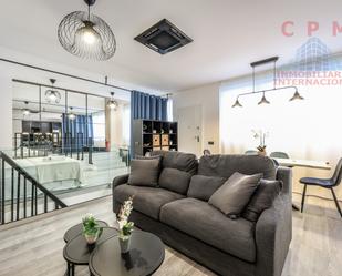 Living room of Duplex to rent in  Madrid Capital  with Air Conditioner, Heating and Parquet flooring