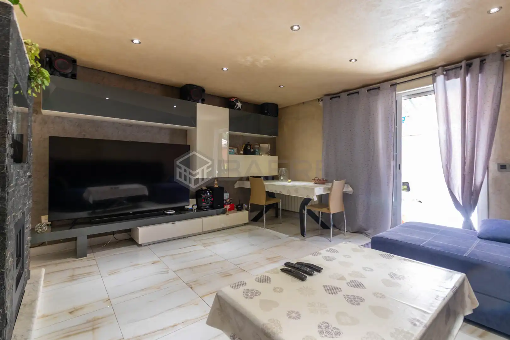 Living room of Houses for sale in Madrid  with Air Conditioner, Heating and Private garden