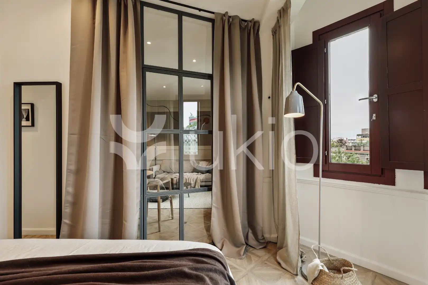 Dormitori de Apartament de lloguer en Barcelona amb Aire condicionat, Calefacció i Moblat