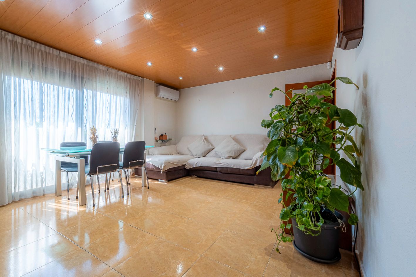 Living room of Flat for sale in Granollers  with Air Conditioner, Heating and Balcony