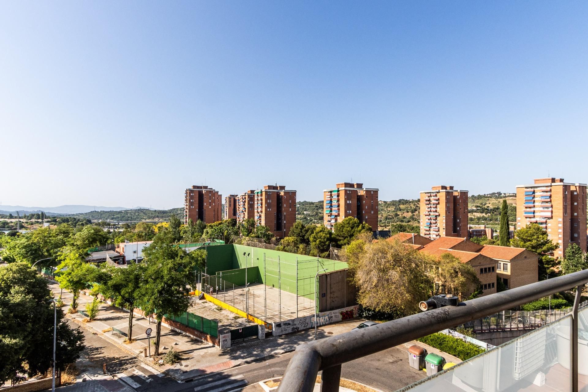 Exterior view of Flat for sale in Terrassa  with Air Conditioner, Heating and Terrace
