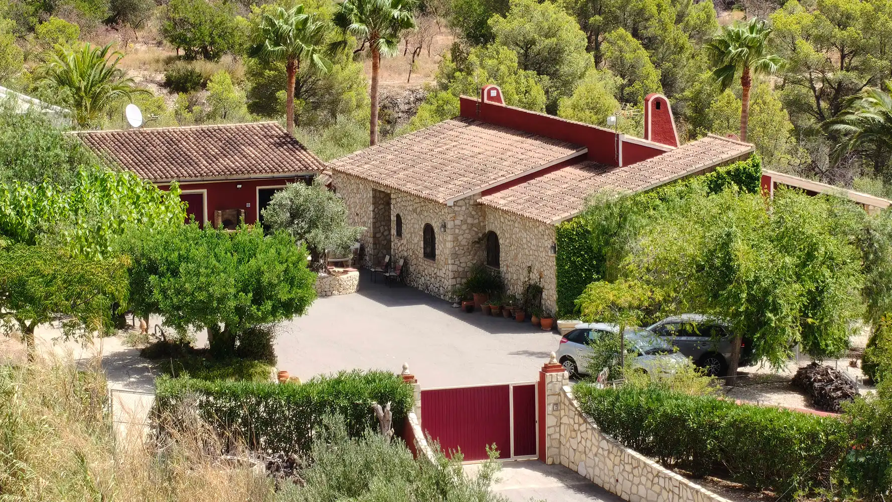 Vista exterior de Finca rústica en venda en Finestrat amb Aire condicionat, Calefacció i Jardí privat