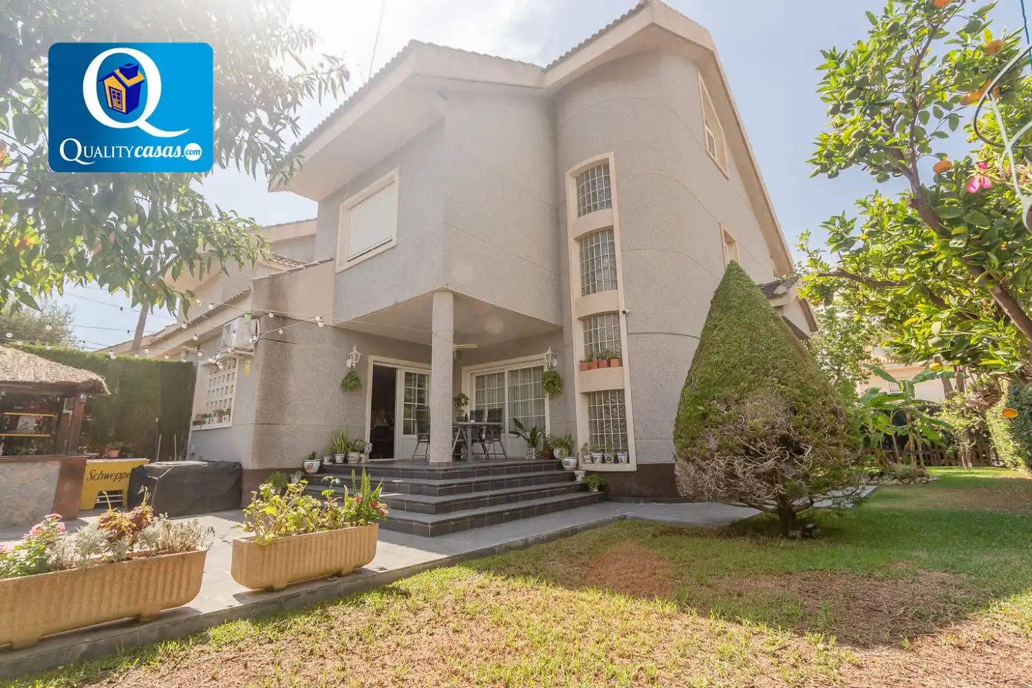 Chalet con piscina en venta en Garbinet - Vistahermosa